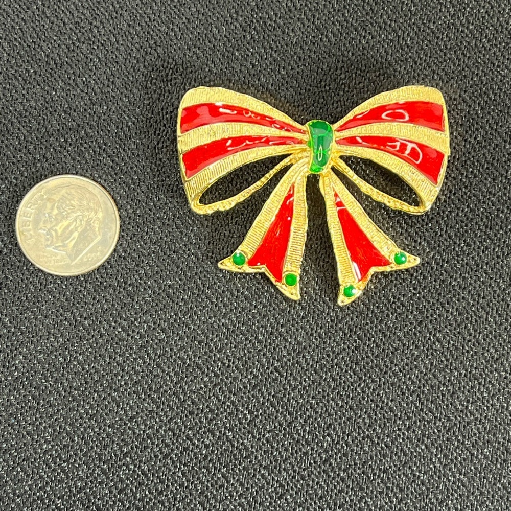 Vintage Gold Tone Green & Red Enamel Christmas Bow Brooch